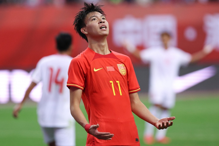 足球報(bào)：張玉寧、塞爾吉尼奧位置穩(wěn)固，王鈺棟大概率首發(fā)