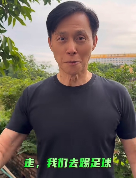 姑蘇慕容??曾飾演慕容復(fù)的68歲演員張國強(qiáng)曬視頻，為蘇超加油