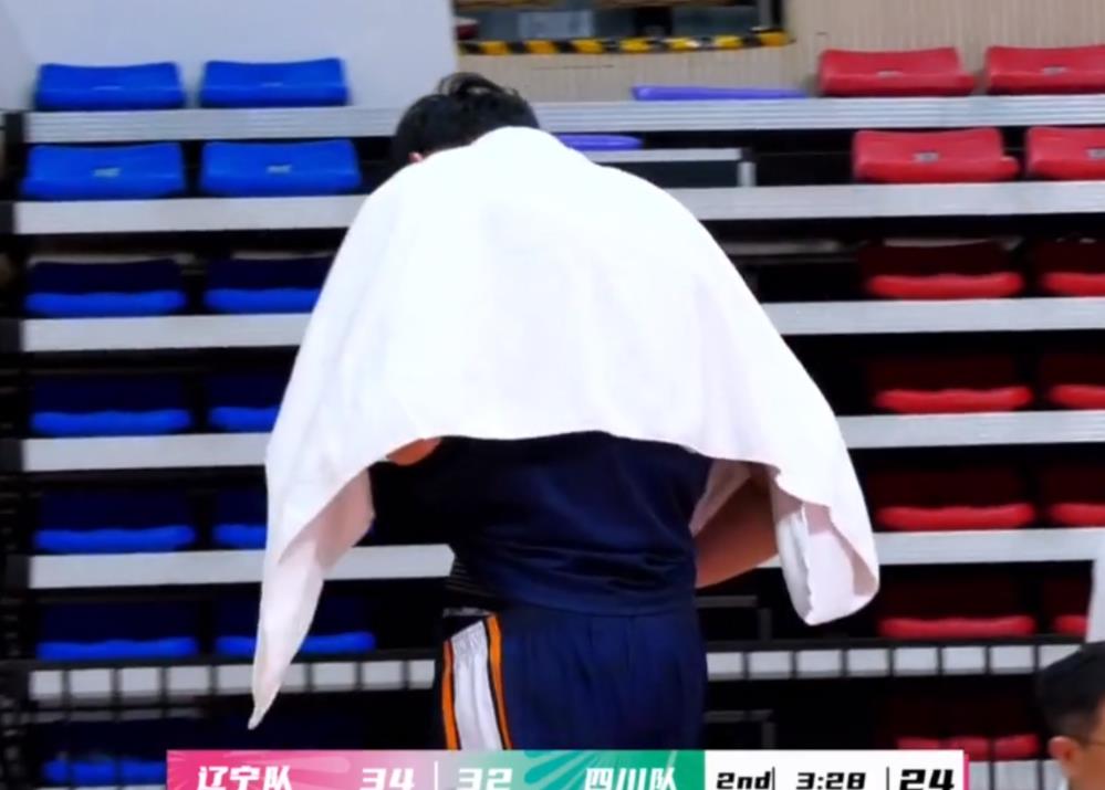 周琦深夜更博自責：哨響是比賽的一部分 面對爭議吹罰我該更冷靜