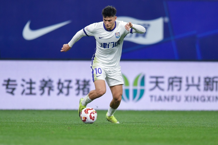 記者：薩爾瓦多今天參與津門虎訓(xùn)練，做了少量的跑動(dòng)恢復(fù)