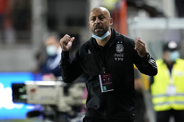 記者：斯卡洛尼確認(rèn)薩穆埃爾將留在阿根廷隊(duì)，不會(huì)加入國(guó)米教練組