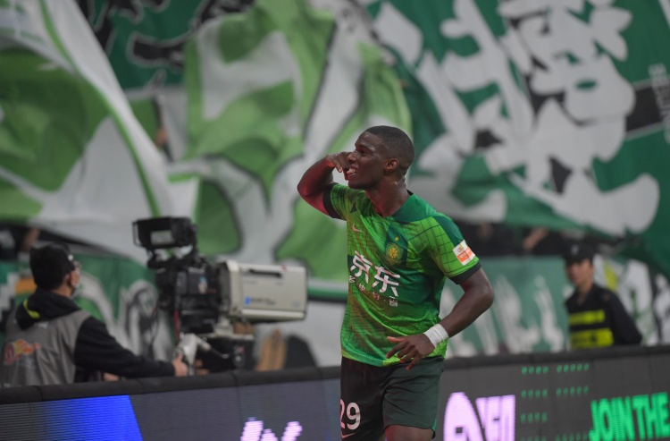 法比奧：蘇亞雷斯就是我的足球教父，但我要擊敗他的亞泰隊(duì)