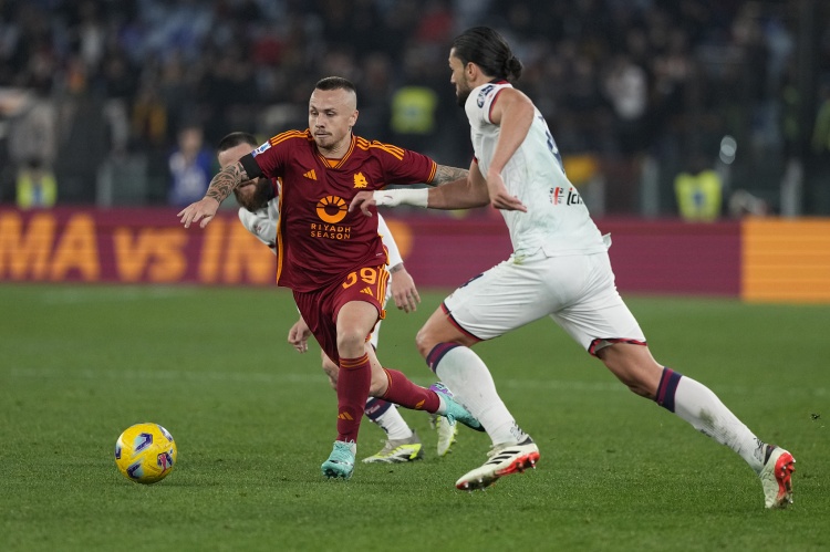 記者：利雅得新月提出1800萬(wàn)歐元+獎(jiǎng)金的報(bào)價(jià)，嘗試引進(jìn)安吉利諾