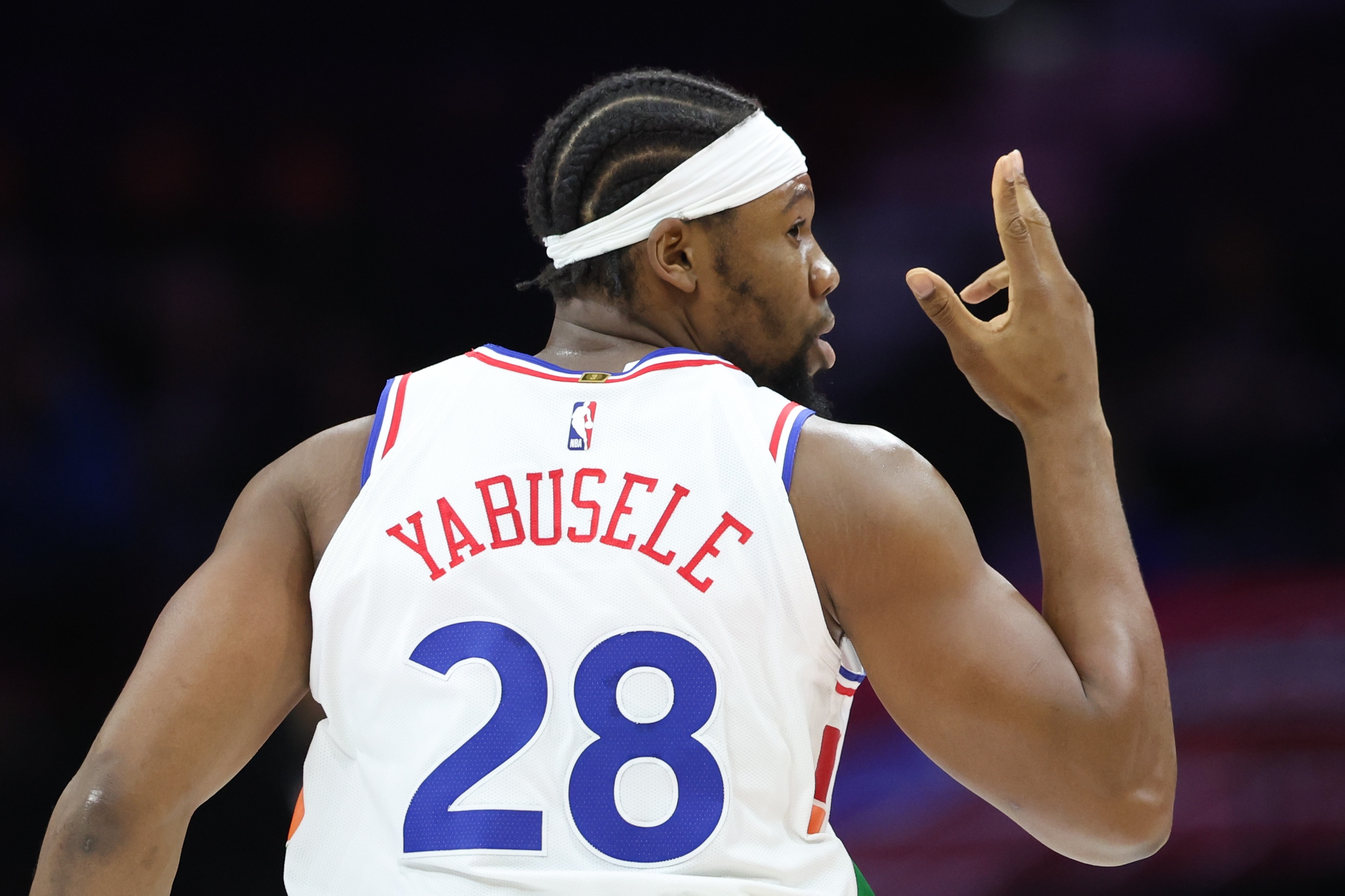 場均11分5.6板2.1助！亞布塞萊：我真的很想繼續(xù)留在NBA