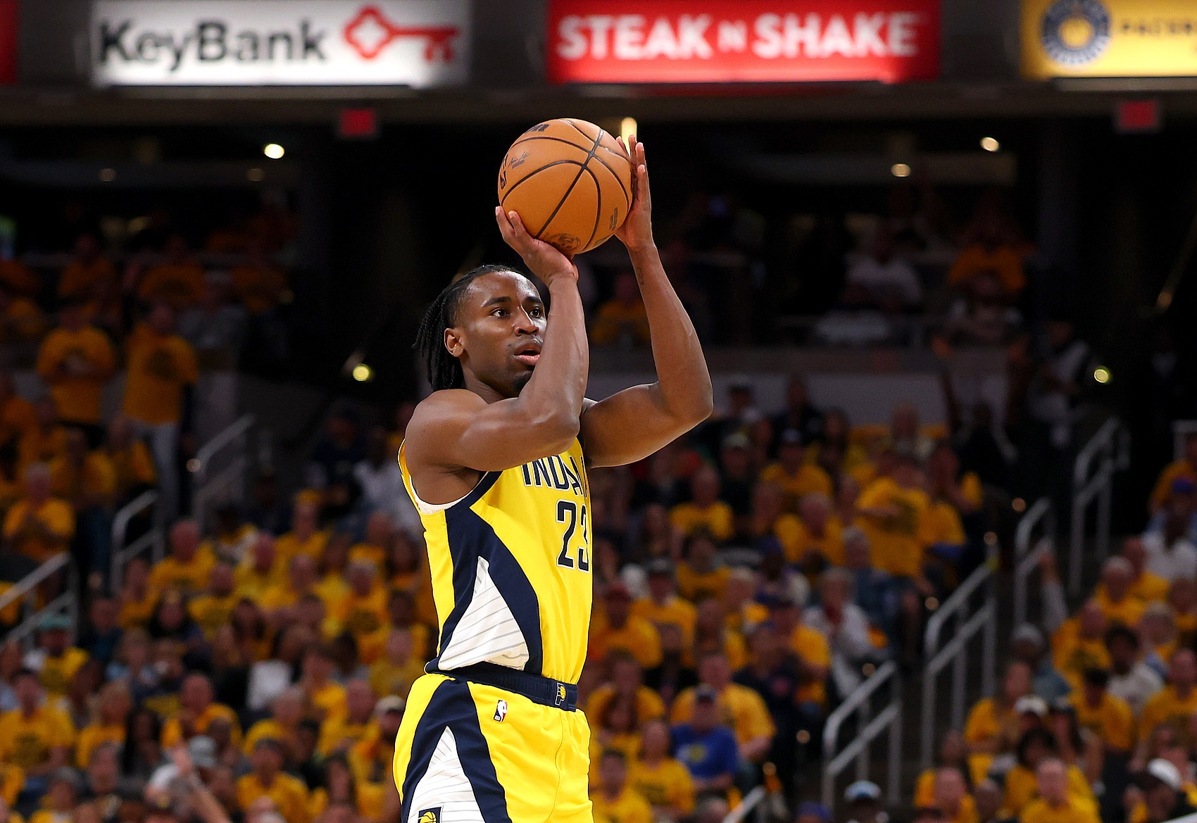 效率很一般！內(nèi)史密斯半場(chǎng)7中2&三分4中1僅拿到5分3板