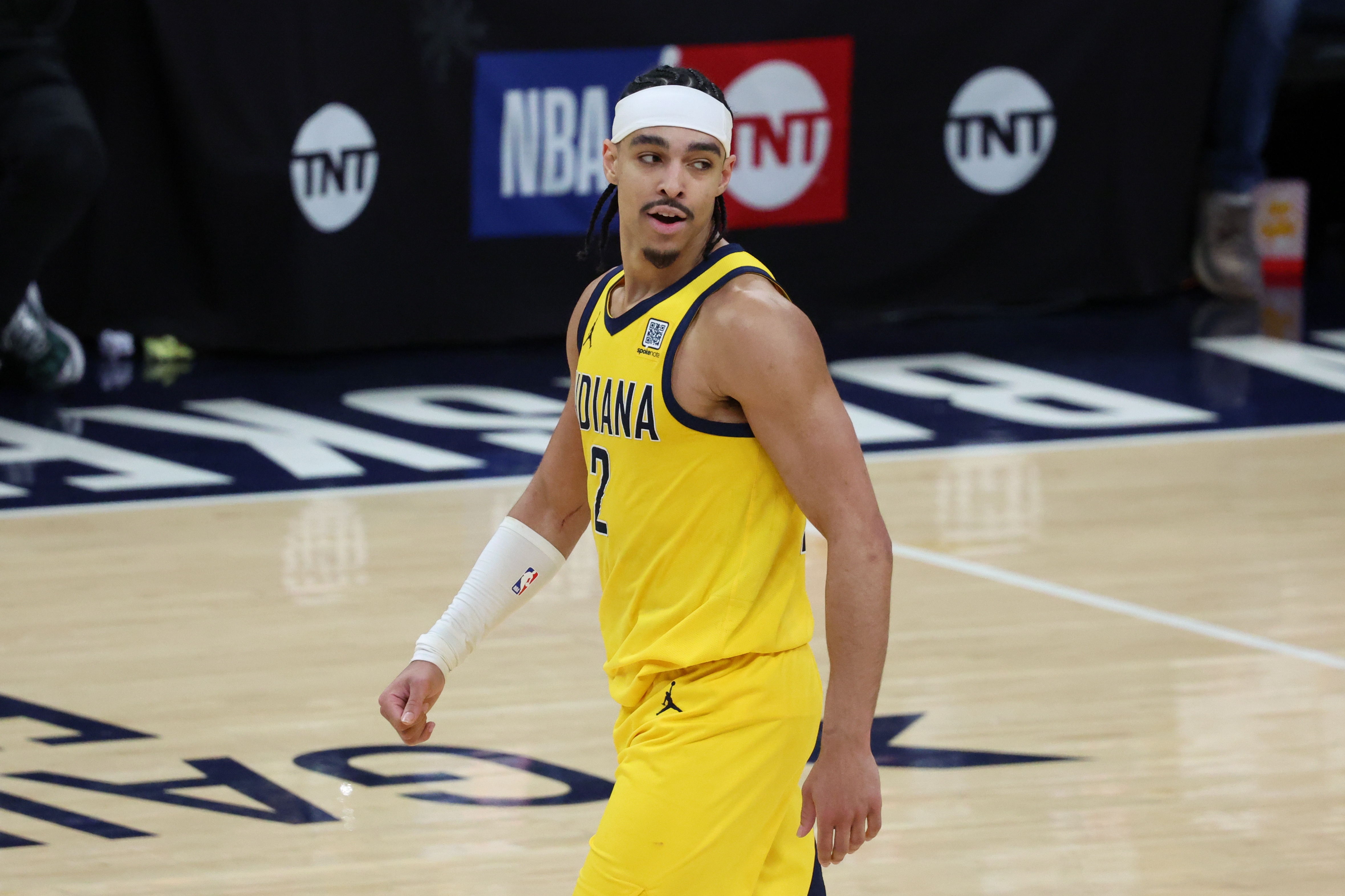 正負(fù)值-15兩隊(duì)最低！內(nèi)姆哈德半場(chǎng)7中3拿到9分3板2助3斷