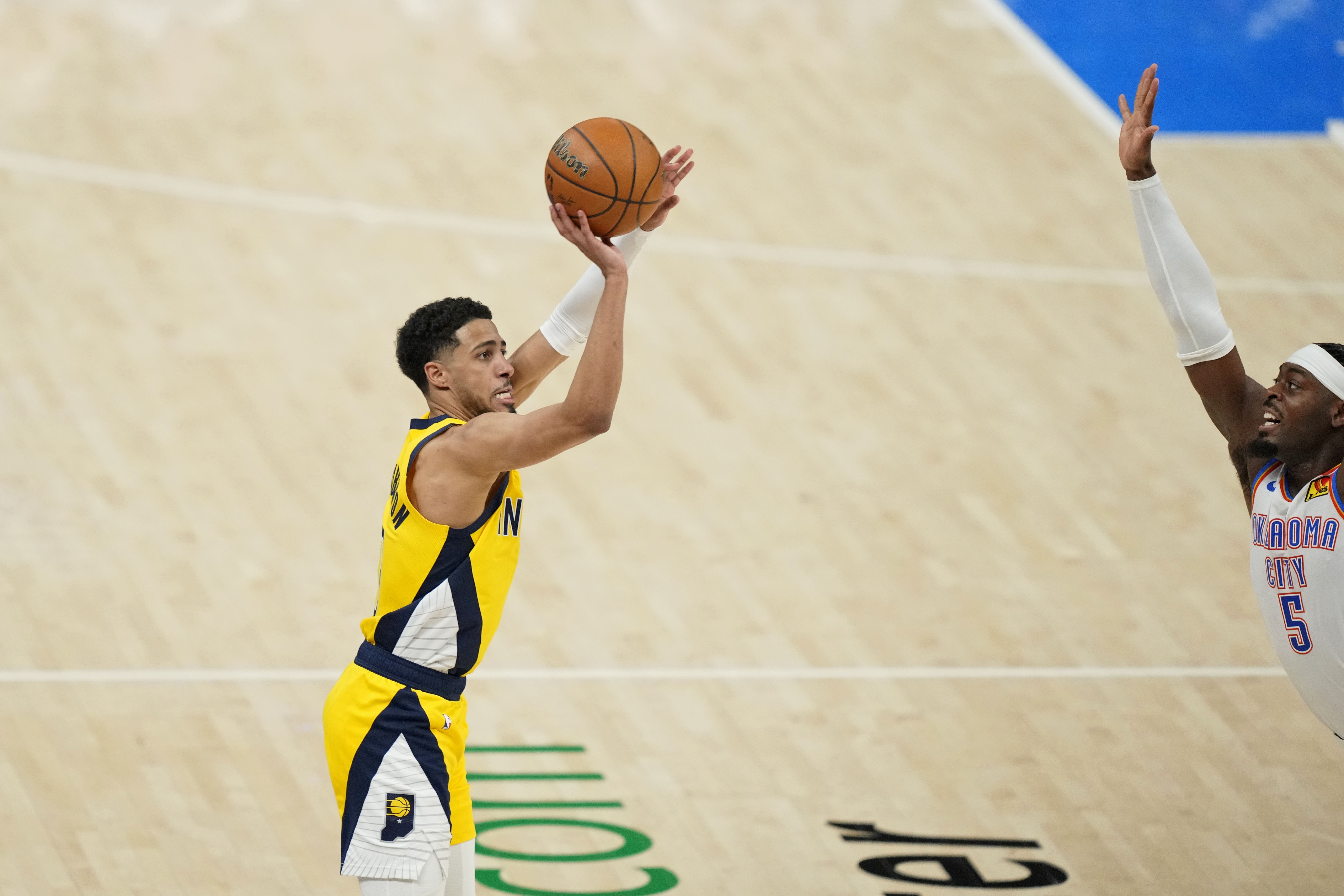 你得支棱起來?。」D前三節(jié)7中2僅得5分3板4助2斷 有3次失誤