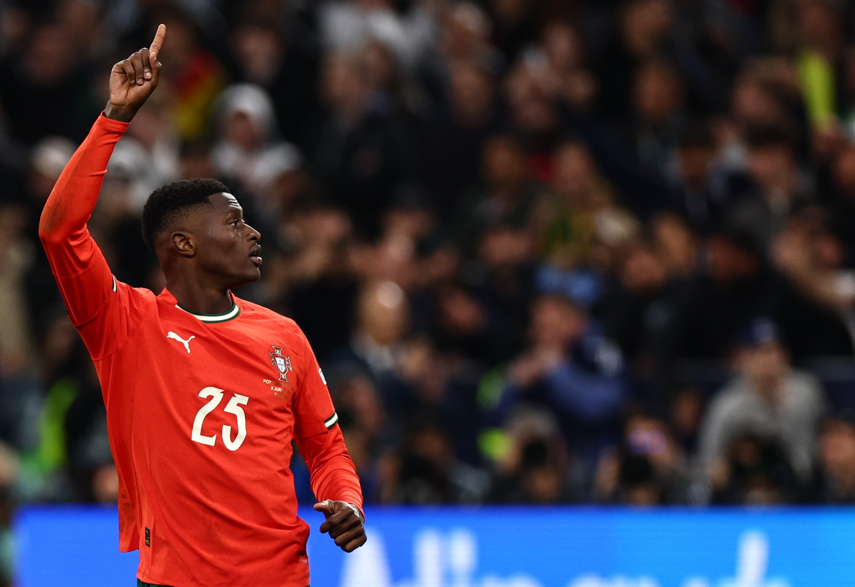 努諾-門德斯：逐漸習(xí)慣安聯(lián)球場(chǎng)了，這里似乎給我?guī)砗眠\(yùn)