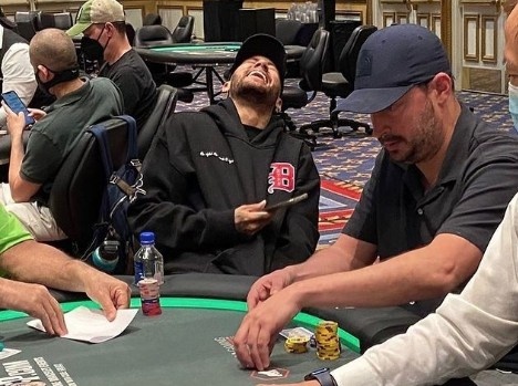 會(huì)玩??內(nèi)馬爾養(yǎng)病期參加撲克比賽贏2.6萬(wàn)歐 在桑托斯薪資1658萬(wàn)