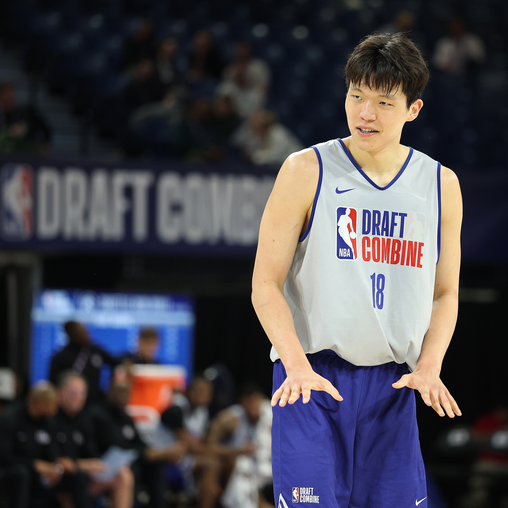 媒體人：楊瀚森手部傷病已沒(méi)有大礙 此前訓(xùn)練時(shí)手部有疼痛感