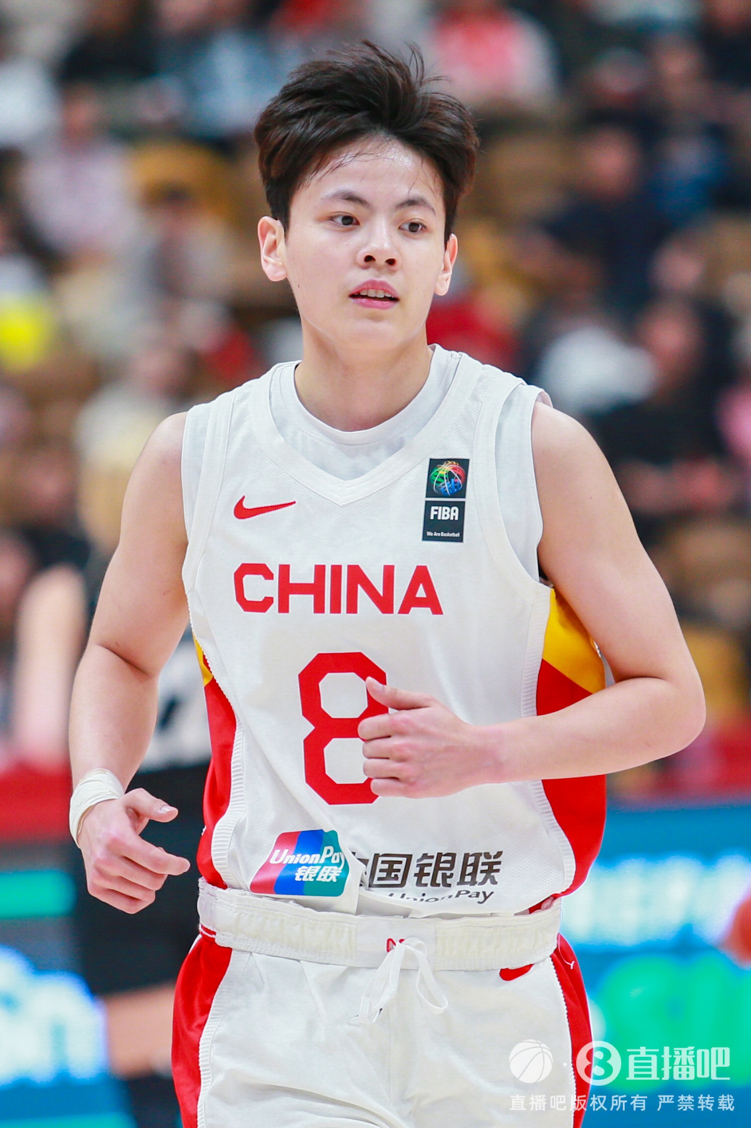 找找狀態(tài)！楊舒予三分4中2&罰球5中4貢獻(xiàn)10分3前場板2助