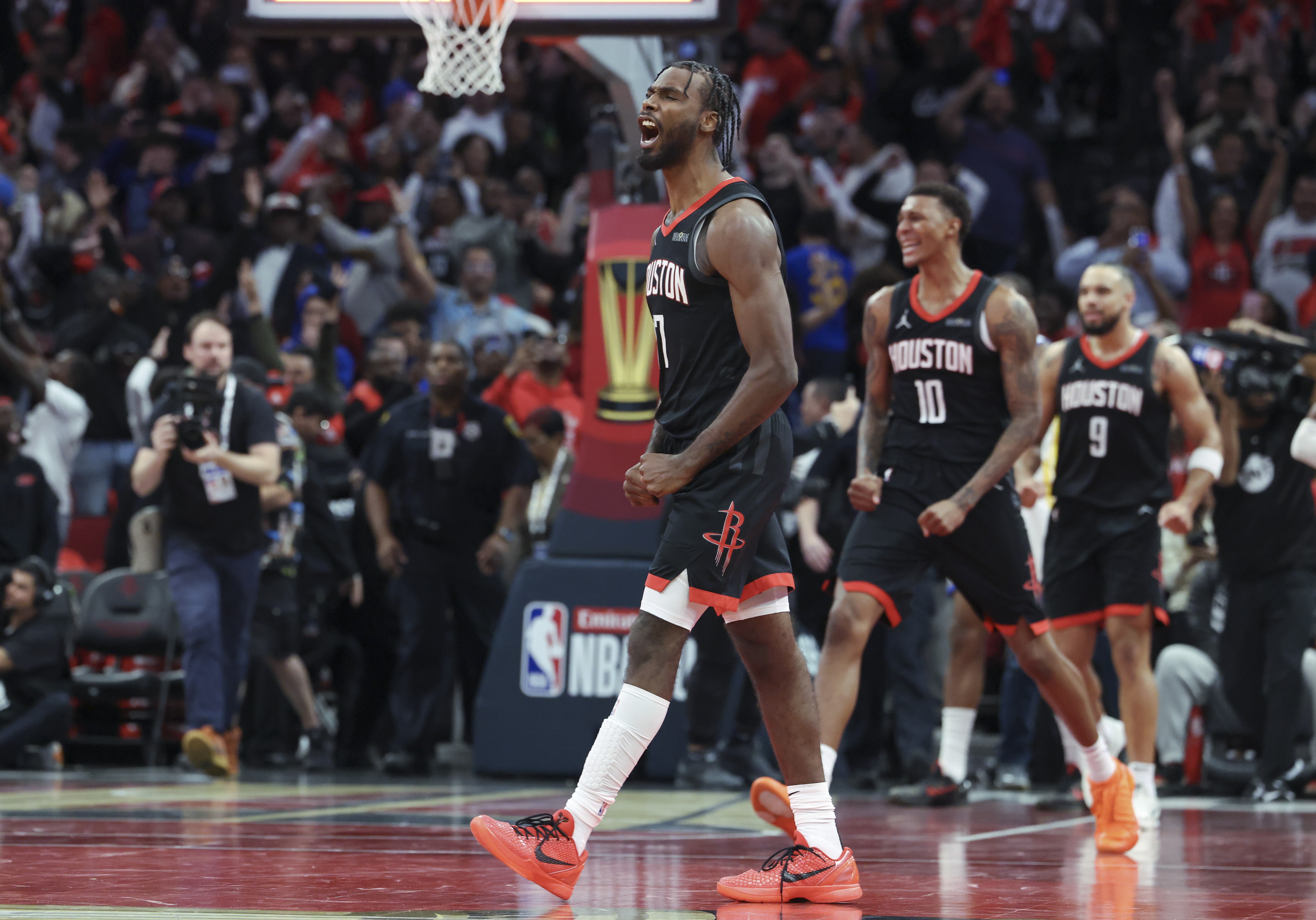 美記：盡管有隊伍有意伊森和小史密斯 但火箭仍然重視他們的貢獻