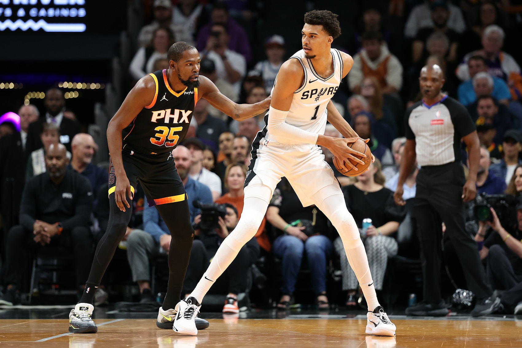 美記：馬刺未將榜眼簽放入交易僅向太陽(yáng)提供14號(hào)簽 太陽(yáng)已拒絕