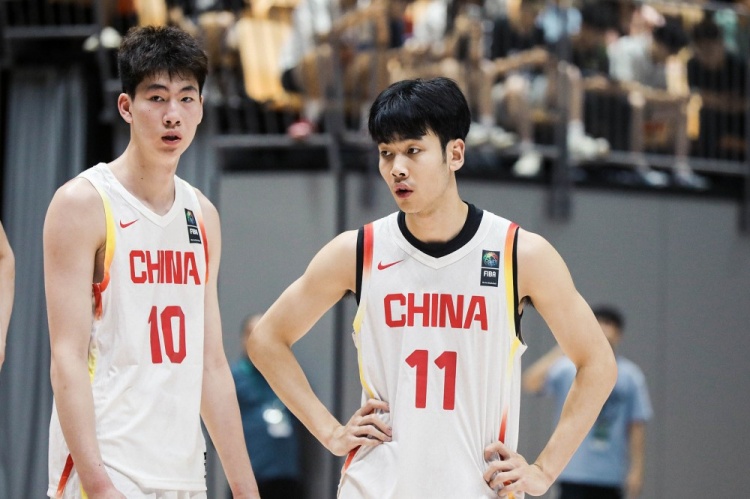 ??張博源19+6+5 劉李10+5 中國男籃U19力克紐約復(fù)興者