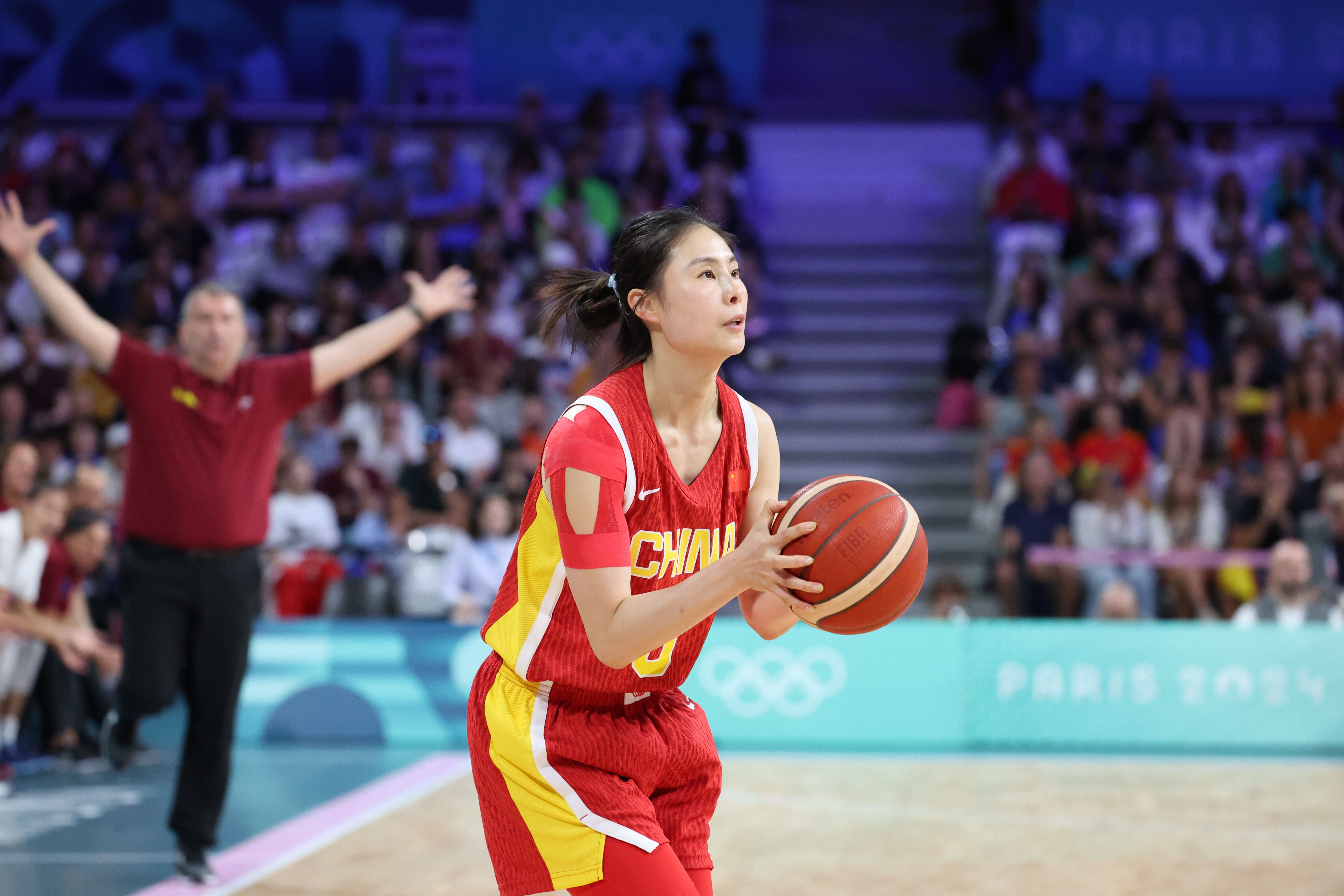 內外開花！王思雨半場11分鐘7中5貢獻13分6板 三分3中3