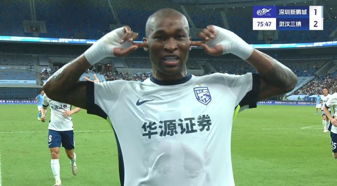 三鎮(zhèn)2-1反超新鵬城！帕拉西奧斯內(nèi)切低射破門(mén)，做“堵耳”慶祝