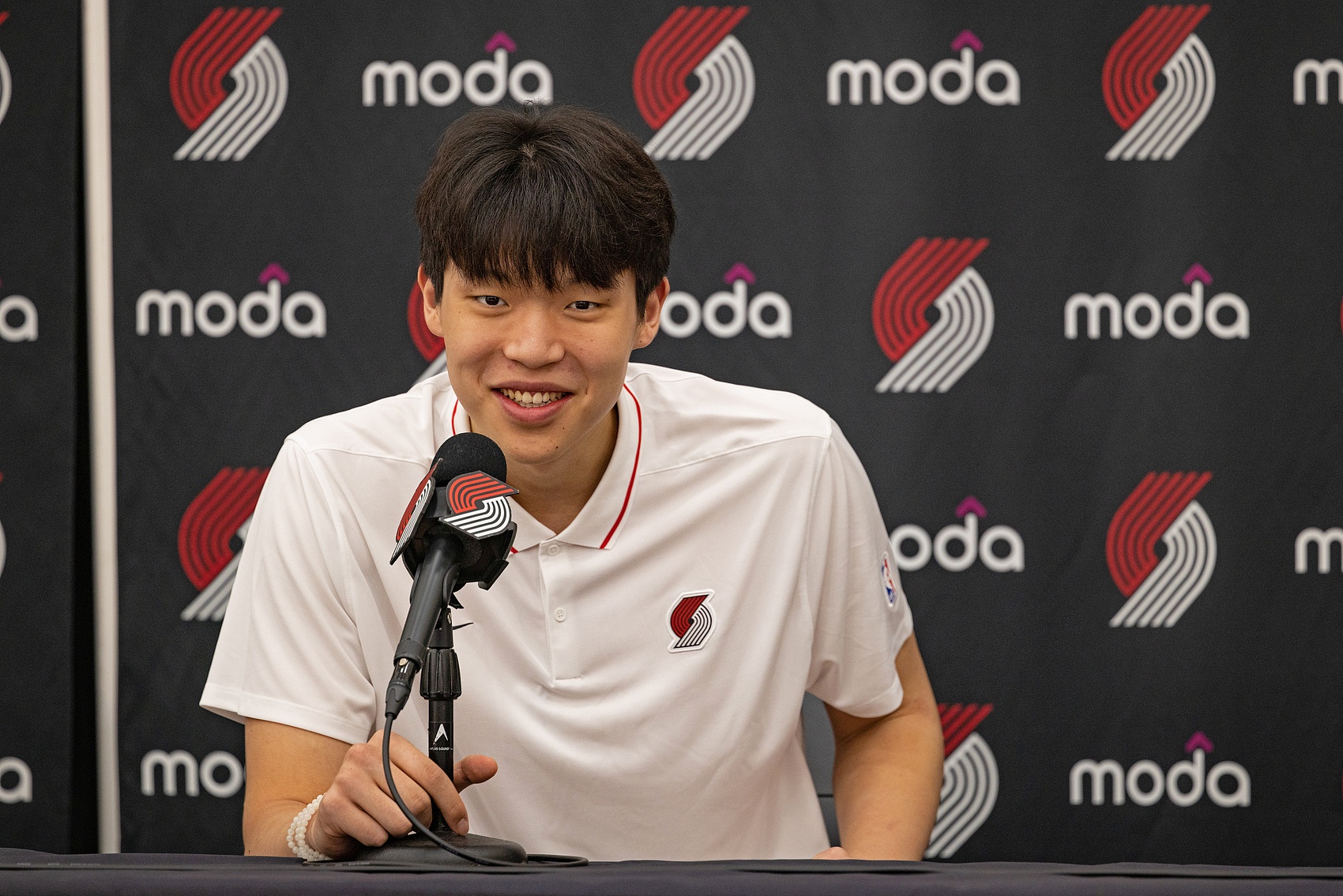 比爾-西蒙斯：開拓者如果讓楊瀚森在隊內打5年 他們能賺不少錢