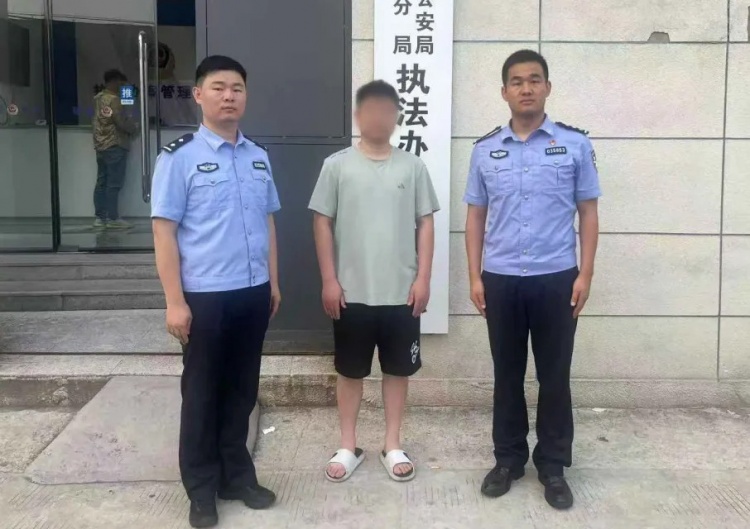 徐州警方：多名黃牛代搶蘇超門(mén)票被行政拘留