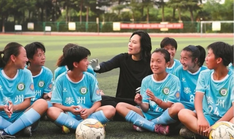 “蘇超”唯一女主帥！泰州隊周高萍：城市聯(lián)賽圓了很多人足球夢