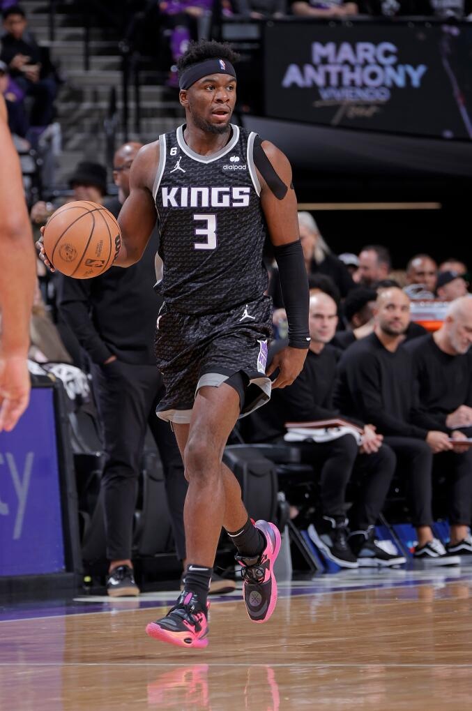 媒體人：有兩家北區(qū)CBA球隊(duì)有意前NBA球員特倫斯-戴維斯