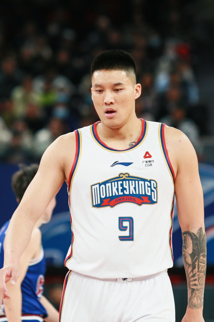 媒體人：同曦放棄應(yīng)得的錢財(cái)非易事 他們不是不差錢的土豪俱樂部