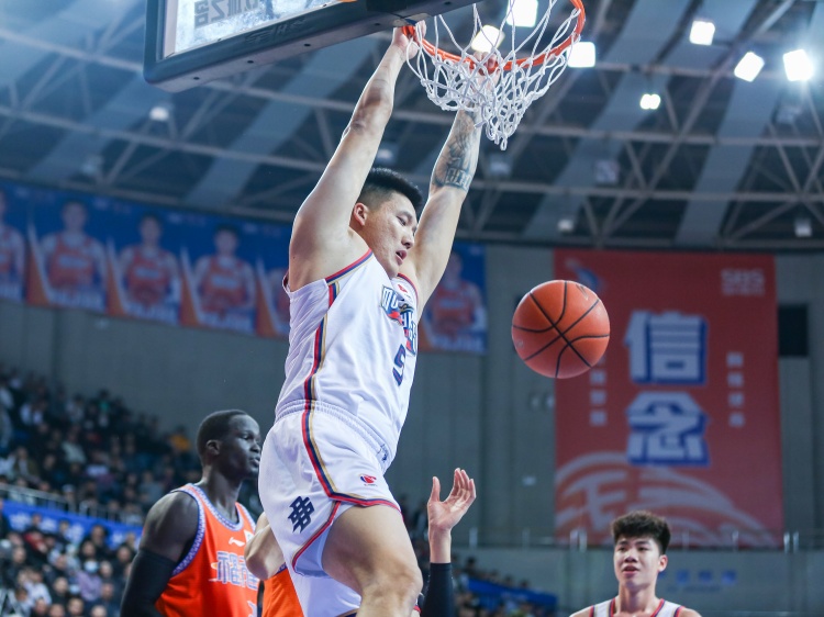 媒體人：同曦少主在處理曾繁日合同問題時(shí)很仁義 后者或加盟吉林