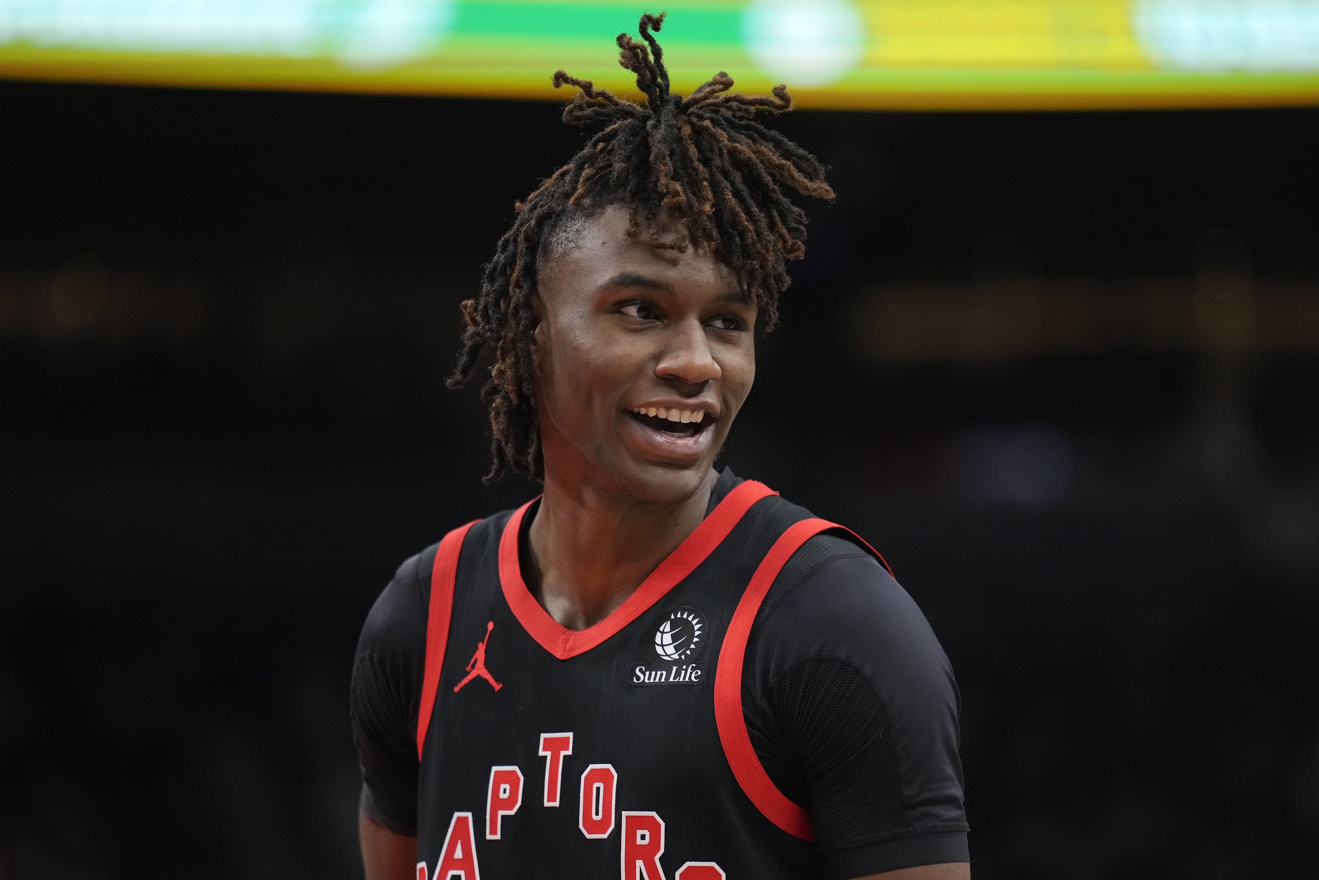 ??菜鳥生快！猛龍官方祝賈科比-沃爾特21歲生日快樂！??