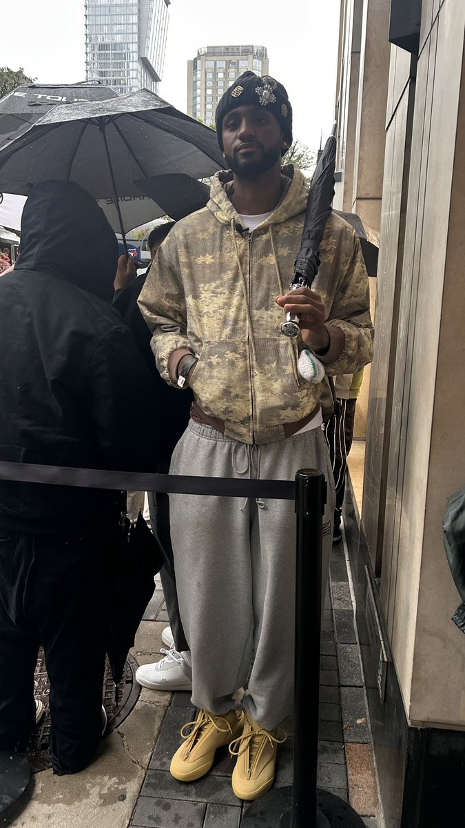 表兄弟不安排一下？沃克前一天晚上開始排隊(duì)購買亞歷山大的簽名鞋