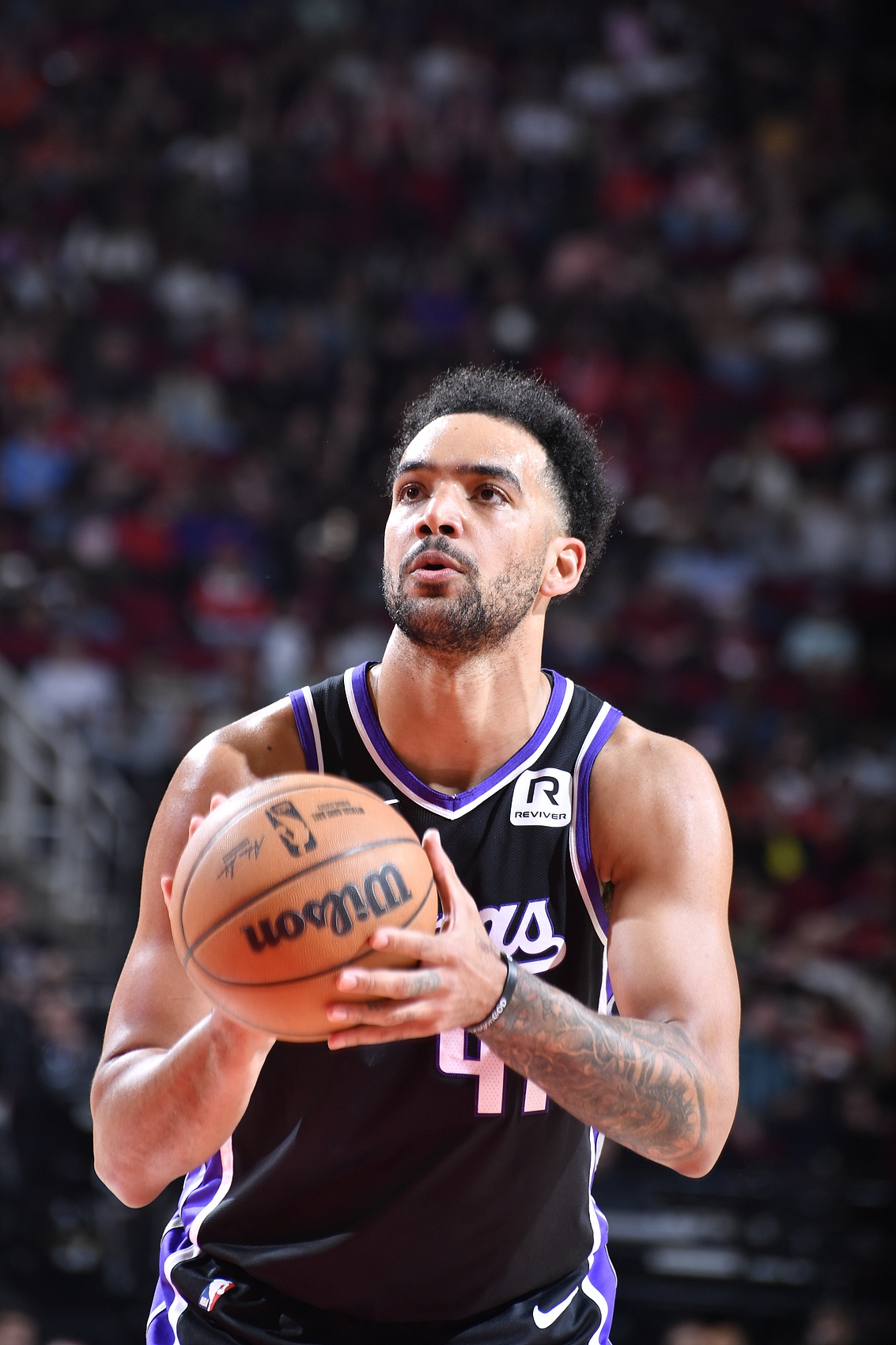 名記：萊爾斯曾是一些NBA球隊底薪合同選項 但他選了海外豐厚合同