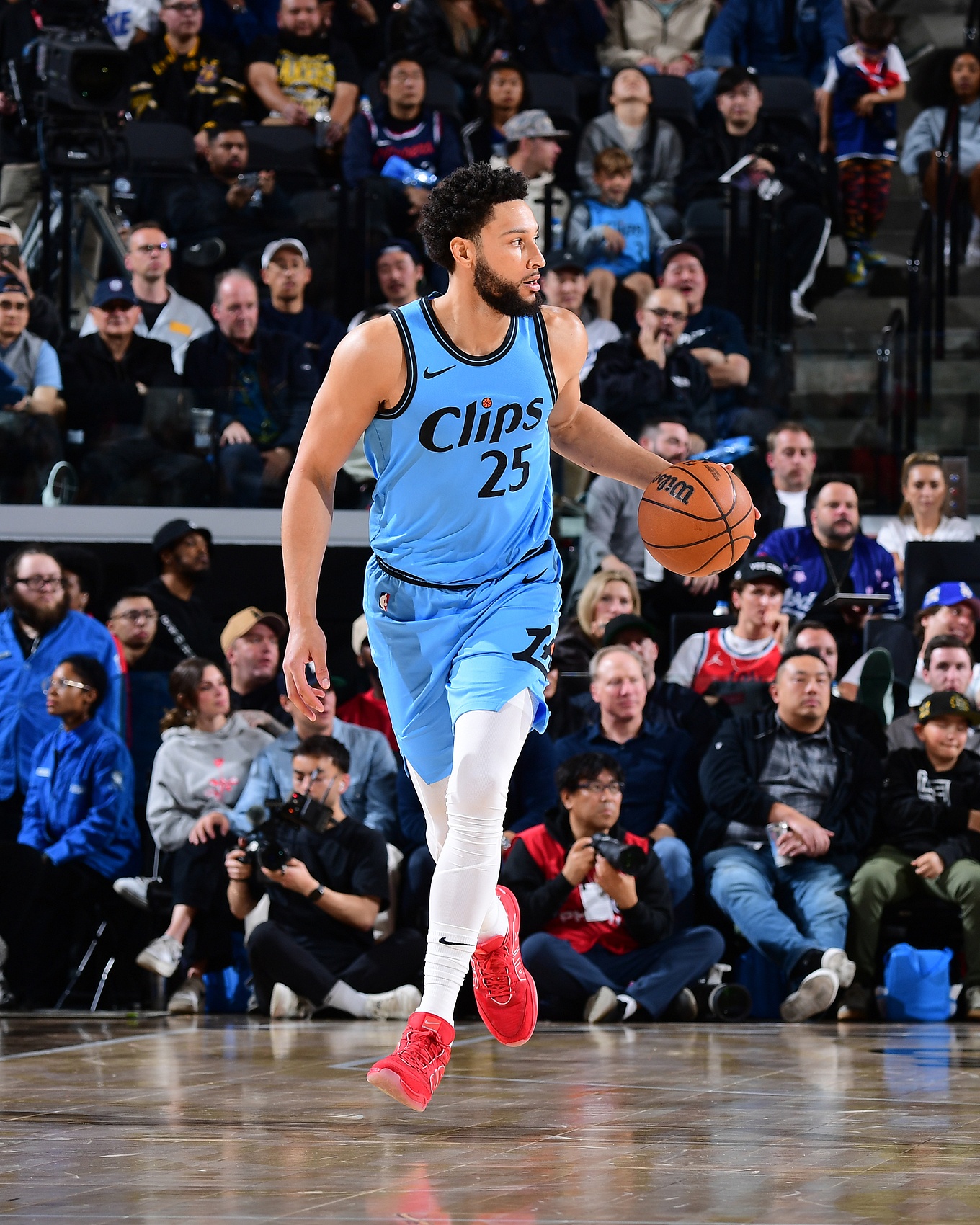 盧：西蒙斯下滑因傷病而非心態(tài) 他在快船沒(méi)打好我負(fù)全部責(zé)任