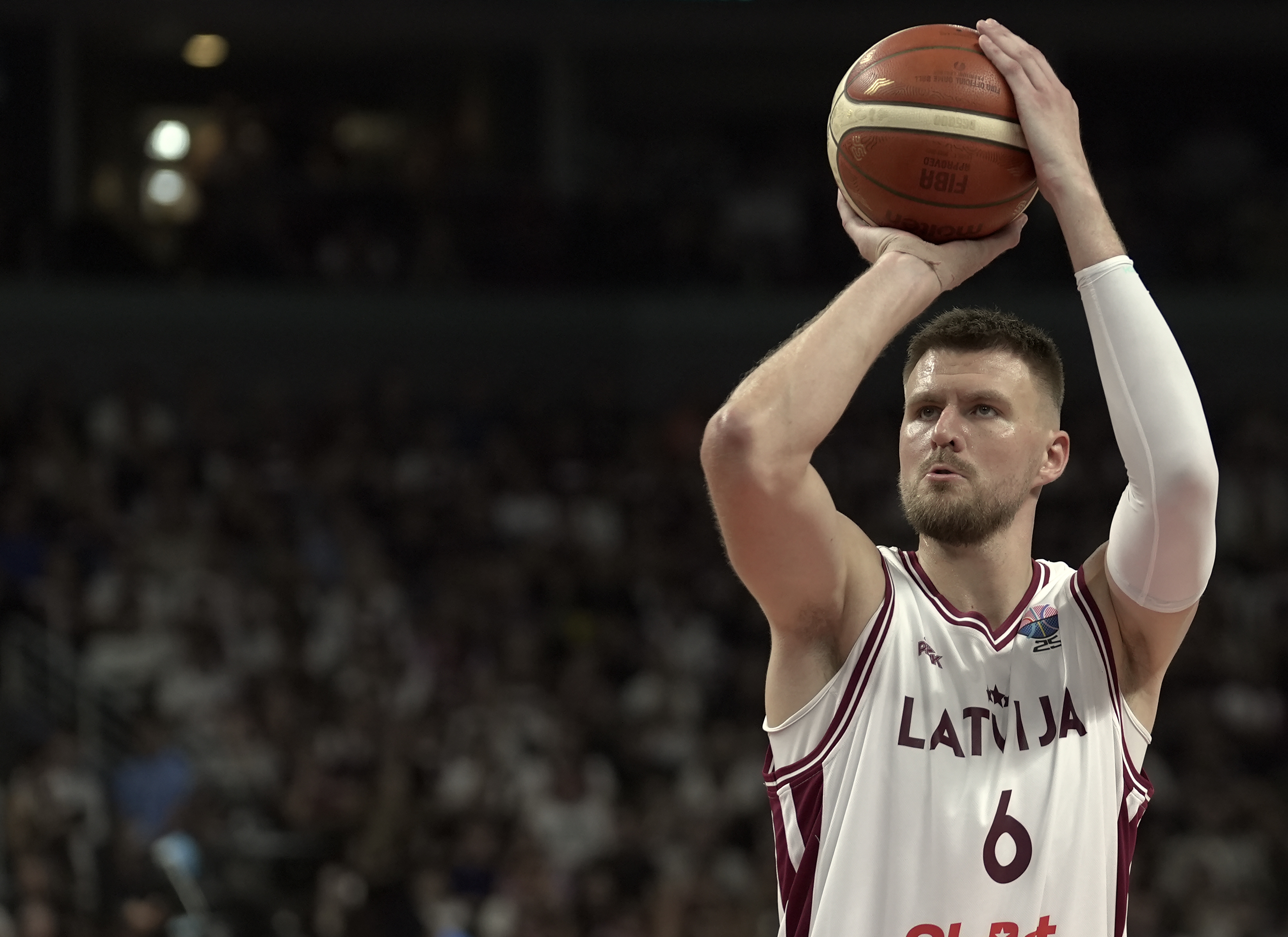 外線沒開！波爾津吉斯小組賽場均17.4分6.6板1.6帽 三分命中率20%