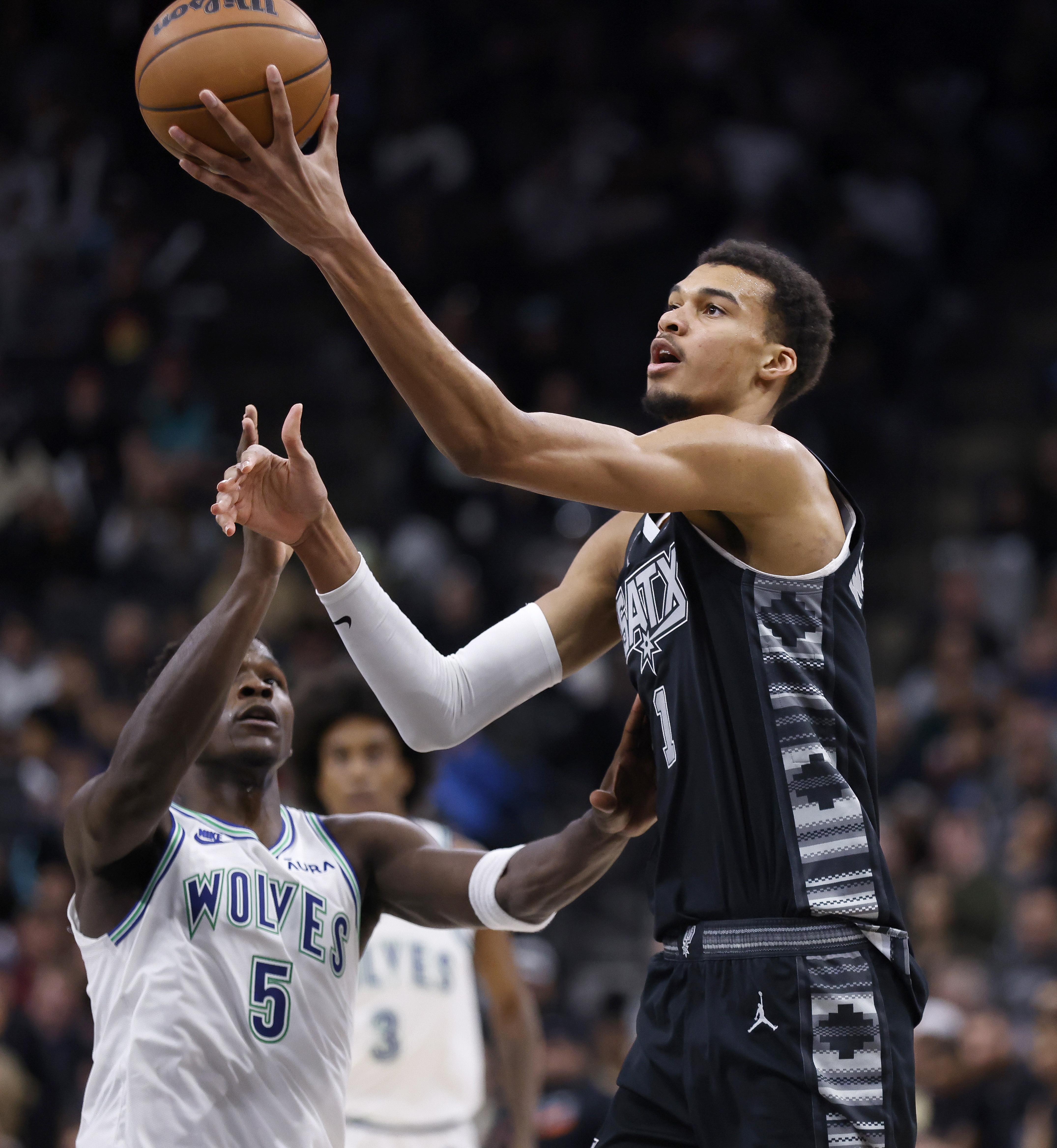 美記：愛(ài)德華茲和文班亞馬新生代佼佼者 兩人都是未來(lái)名人堂成員