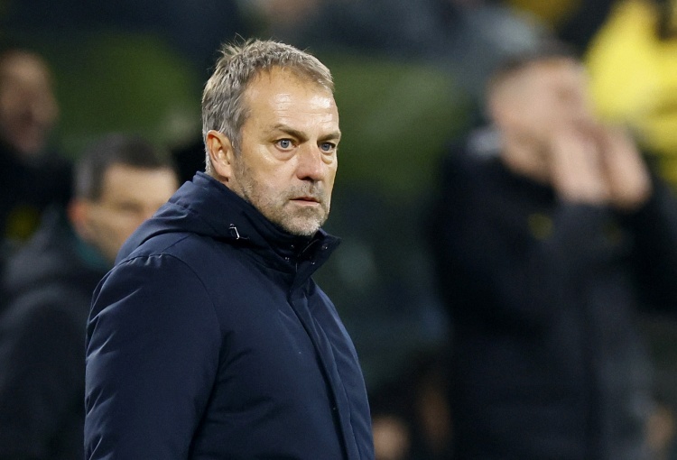 記者：弗里克和教練組在巴薩圈內(nèi)知名餐廳用餐，肯定討論許多話題