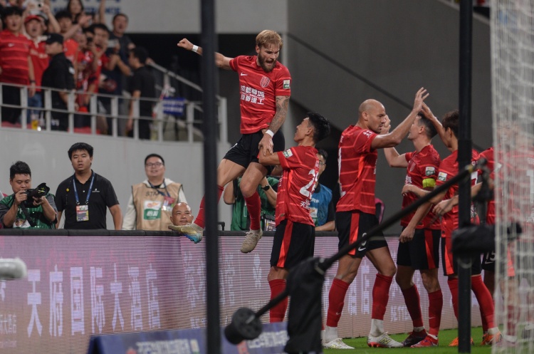 足球報：蓉城9月三連客挑戰(zhàn)更大，全主力出戰(zhàn)亞泰目標確保取勝