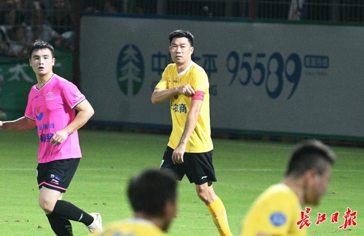 長江日?qǐng)?bào)：47歲企業(yè)家趙國成，成為“漢超”首次“熔斷”觸發(fā)者