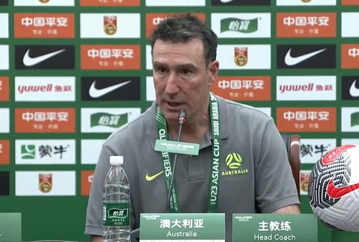 微微一笑??澳大利亞主帥：這場比賽非常艱難，對結果很滿意