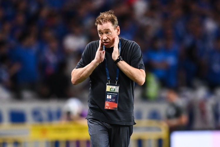 東體：斯盧茨基希望回主場踢得更有效率 吳啟鵬成為后腰新選擇