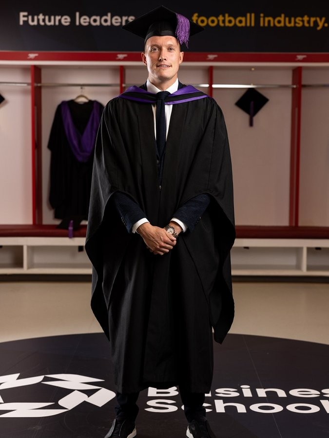 菲爾-瓊斯畢業(yè)感言：退役時就決定攻讀這一課程，未來可能做總監(jiān)