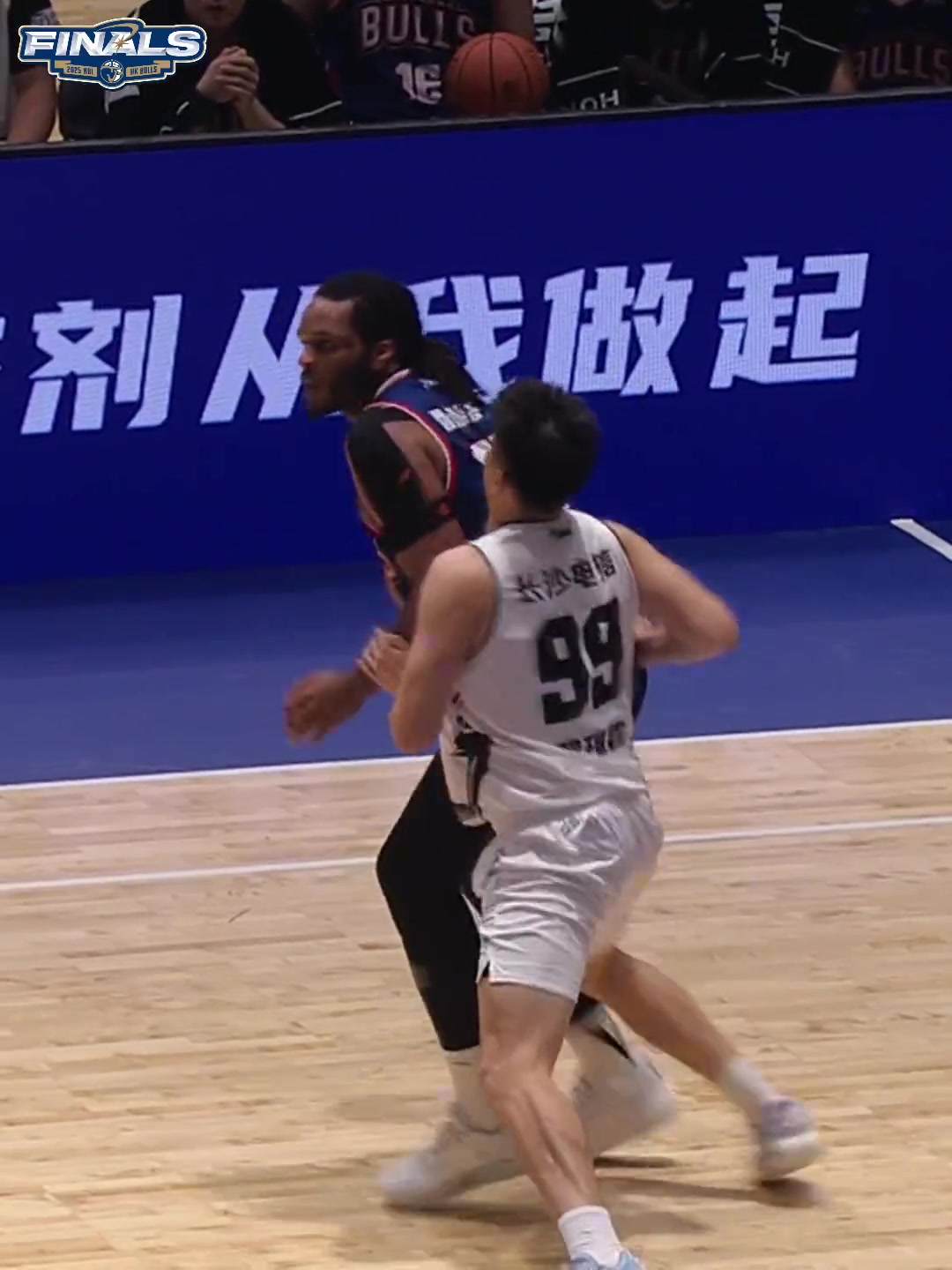 總決賽G3戰(zhàn)勝長(zhǎng)沙勇勝！一起跟隨視頻回顧金牛球員高光表現(xiàn)！