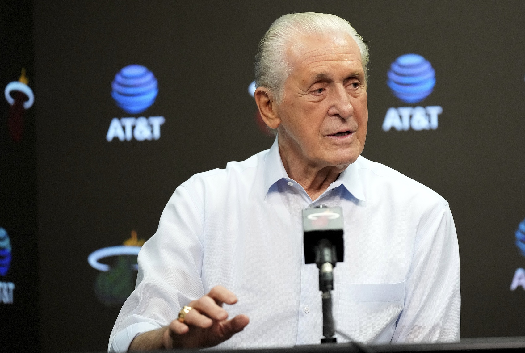 維金斯去湖人？NBA高管：萊利會(huì)幫詹姆斯？他還在生氣呢