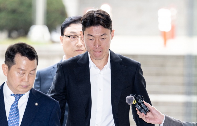 非法拍性愛(ài)視頻！韓足協(xié)官方：黃義助被永久除名，在國(guó)內(nèi)遭禁足