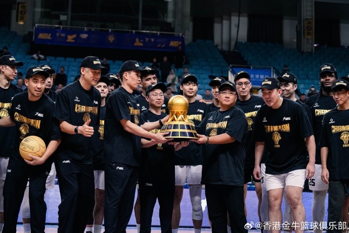 成功衛(wèi)冕，我們做到了！來看香港金牛奪冠頒獎圖集！