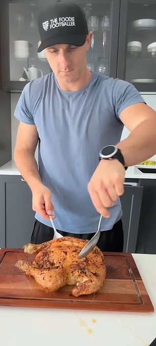郵報：前英超球員皮尤退役后成為美食博主，分享健康食譜并教做菜