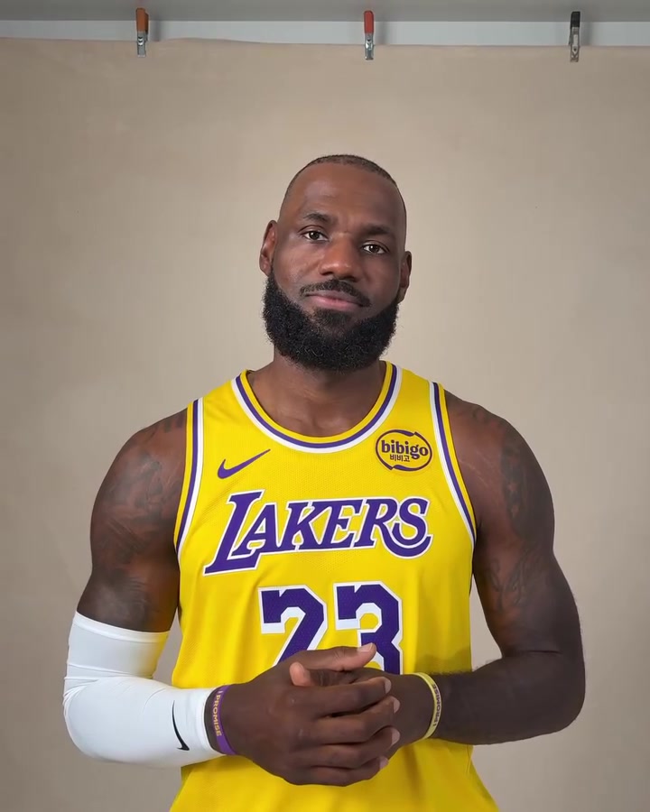 超過70名球員在你NBA首秀后出生？詹姆斯做搞怪表情難以置信